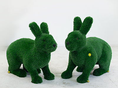 Топиари композиция заяц Чики и заяц Лада - газон Deluxe Green